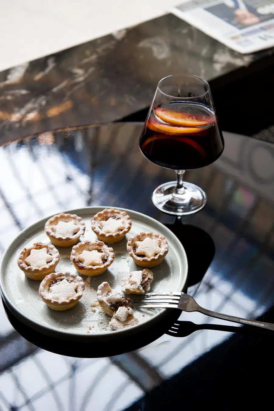 Mulled wine and mince pies